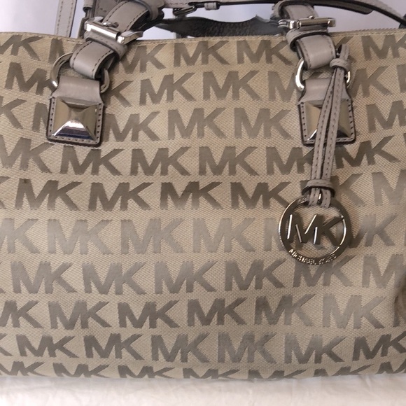 MICHAEL KORS Signature light gray Grayson Satchel handbag. - Picture 2 of 16